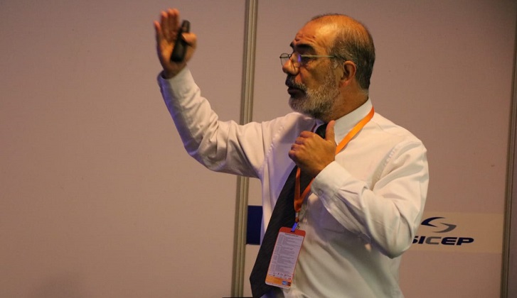 Exitosa charla realizó experto de Finning en Exponor 2019